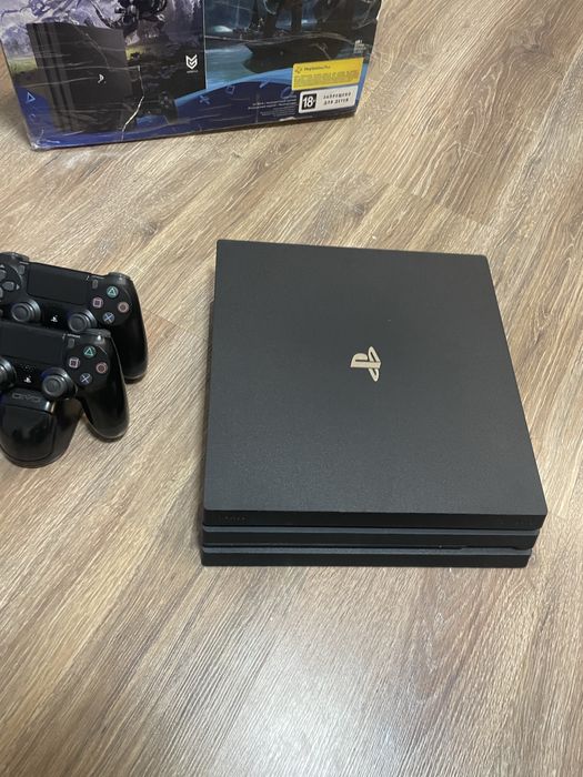 Ps 4 pro  1 TB у відмінному стані з коробкою