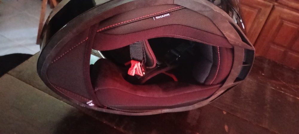 Capacete SHARK Tamanho M | Como Novo | Usado Apenas 1 vez
