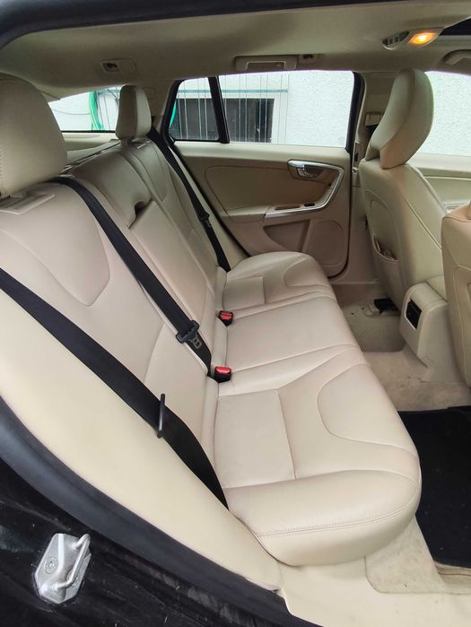 Volvo V60 Plug-in Hybrid D6 Summum - Com Teto de Abrir