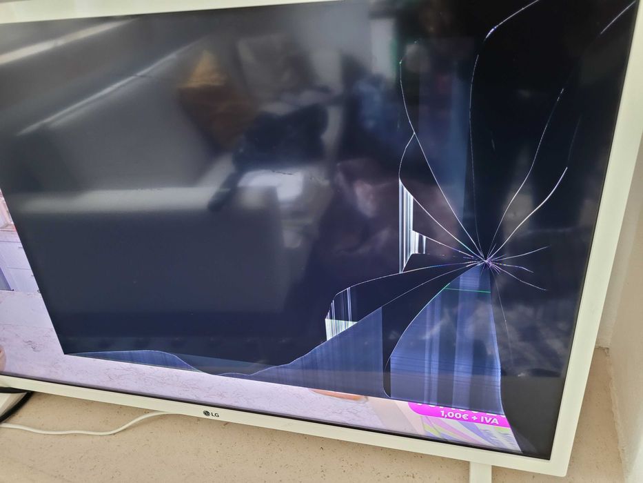 TV LG 32LQ63806LC a funcionar mas com tela partida