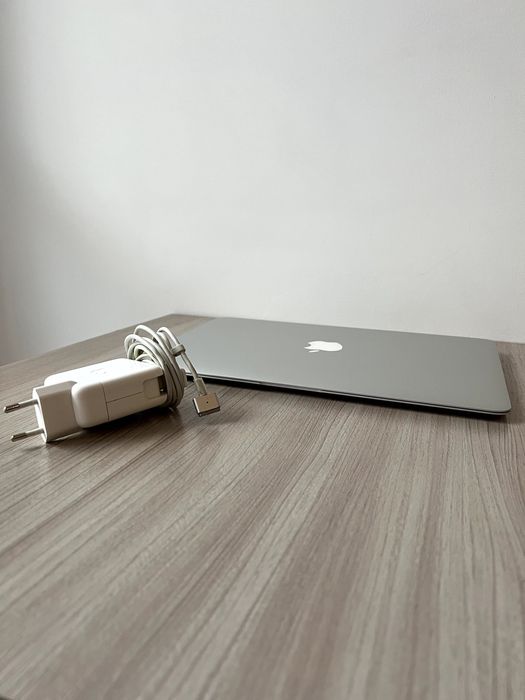MacBook Air 13" 2015 (A1466) – bardzo dobry stan, bateria 96%