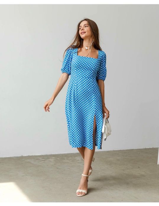 Сукня із цікавою спинкою