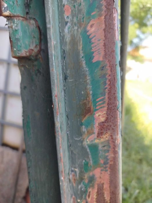 Vende se portão em ferro e chapa