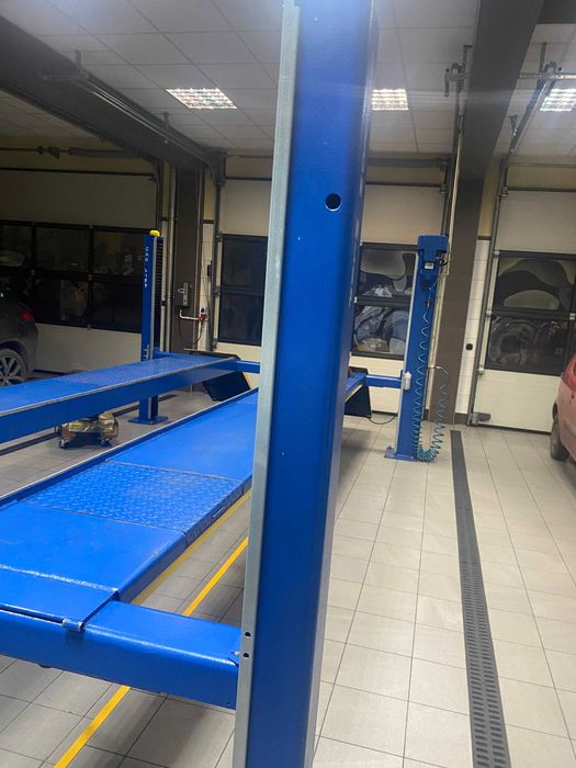 Samochodowy podnośnik diagnostyczny czterokolumnowy