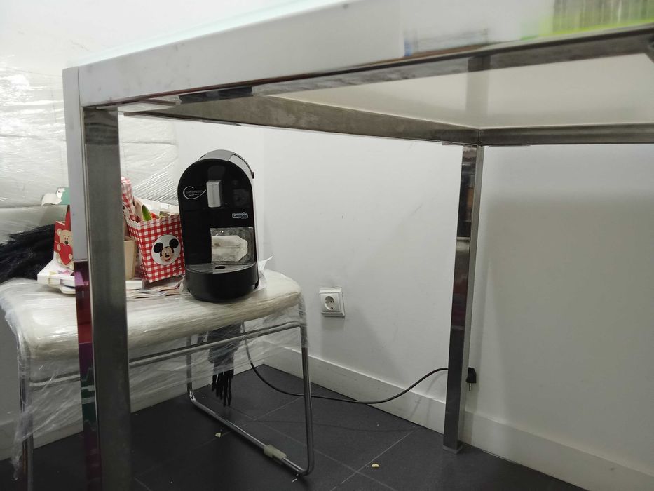 Mesa em vidro para 6/8. Pessoas