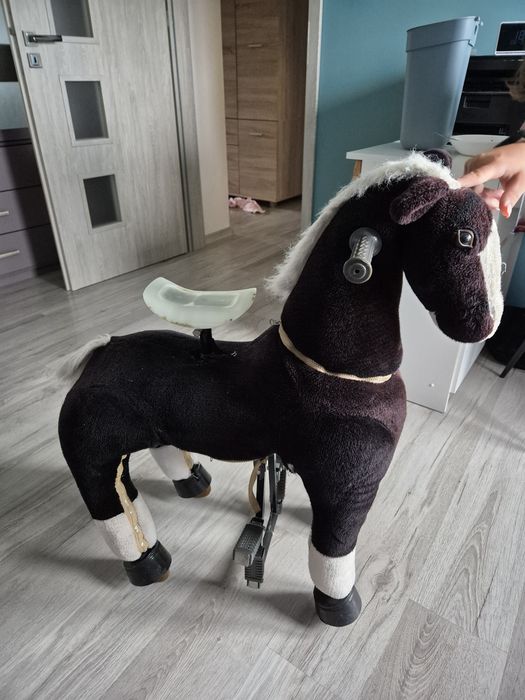 Koń na kółkach mechaniczny do jezdzenia