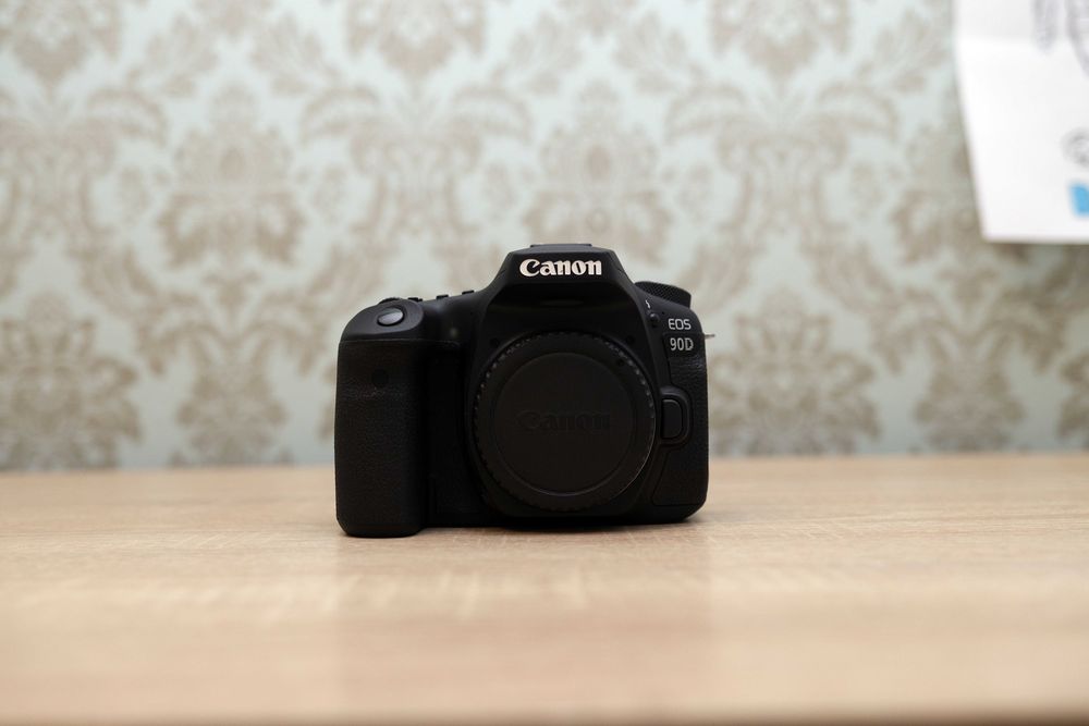 Canon EOS 90D body