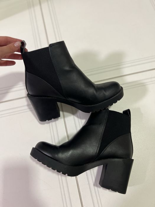 Ботинки на зручному каблуку