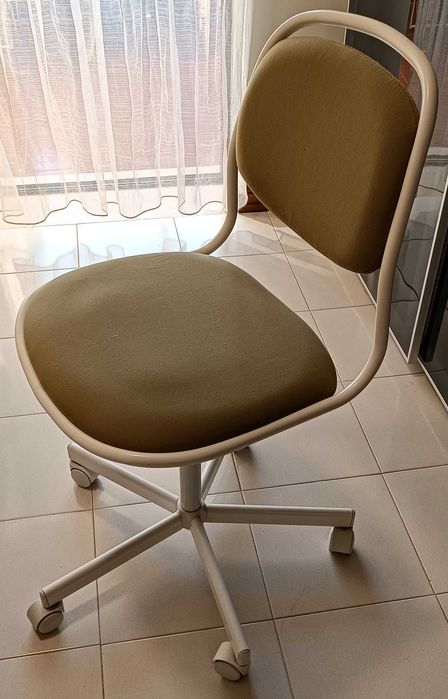 Cadeira giratória Ikea ÖRFJÄLL verde em ótimo estado