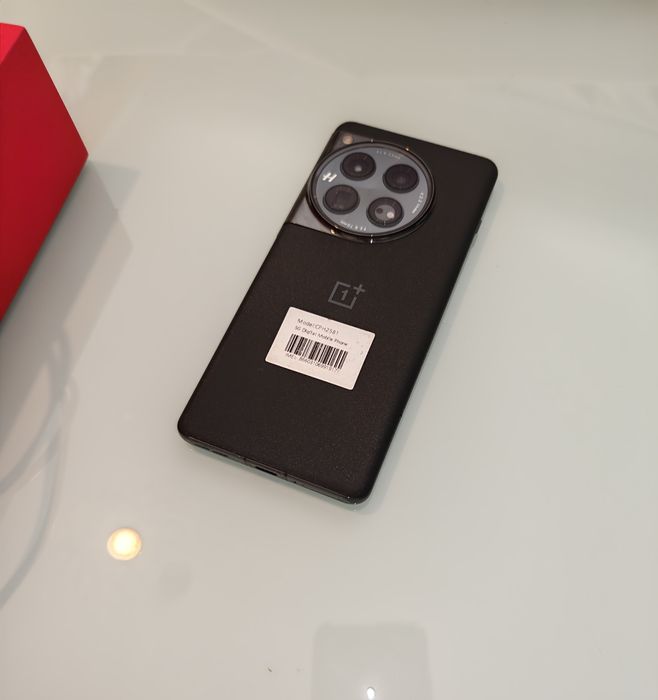 OnePlus 12 Silky Black (16GB RAM / 512GB) — Como Novo com Caixa Original