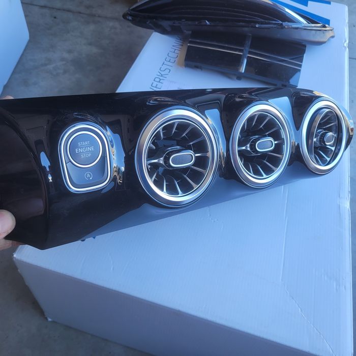 Panel nawiewu z przyciskiem start stop Mercedes A klasa AMG A177