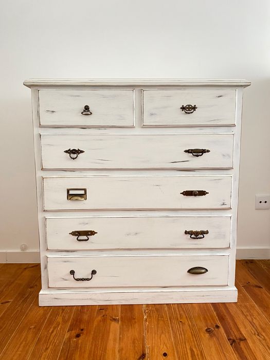 Cómoda com gavetas vintage