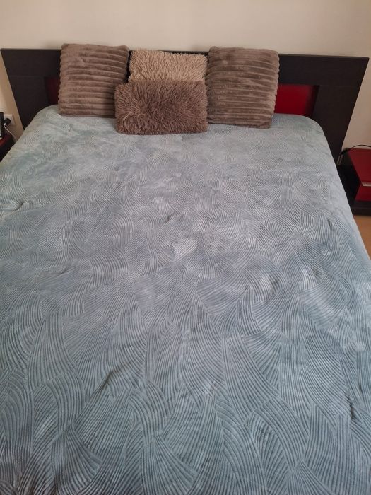 Mobília cama casal e mesas de cabeceira