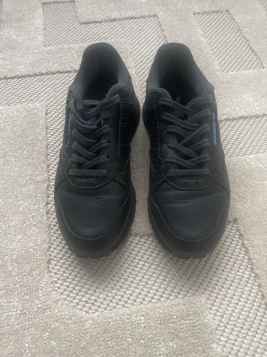 Кросівки на осінь adidas