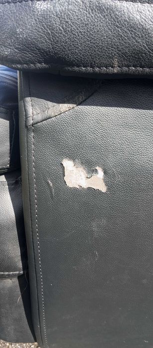 Vendo sofá de 3 lugares de pele sintética