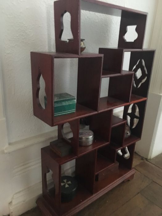 Estante chinesa pequena