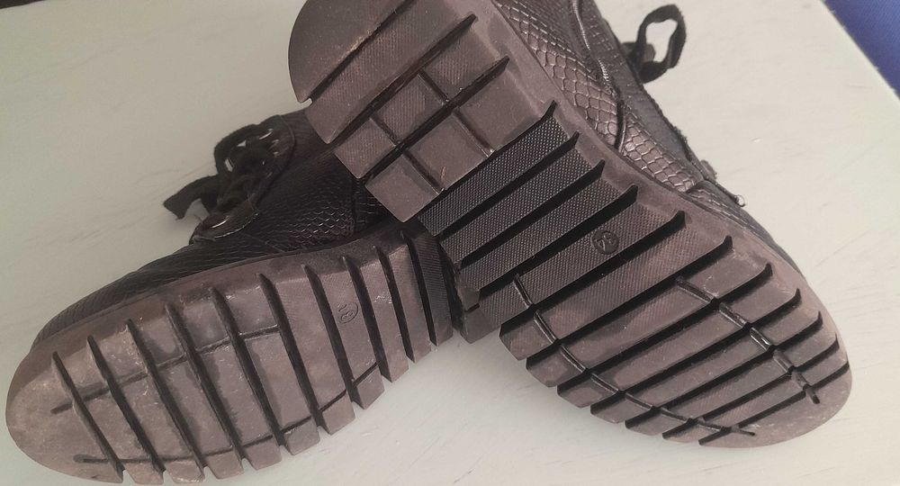 Bota preta tam 34