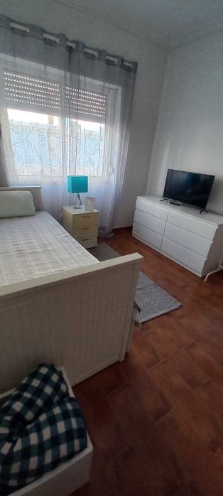 Aluga-se quarto em Massamá (SEM CAUÇÃO)