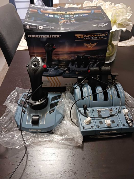 Simulador Thrustmaster Avião