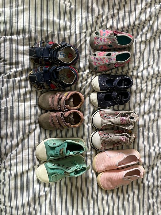 Дитяче взуття, кросівки, кеди, тапки, кроси