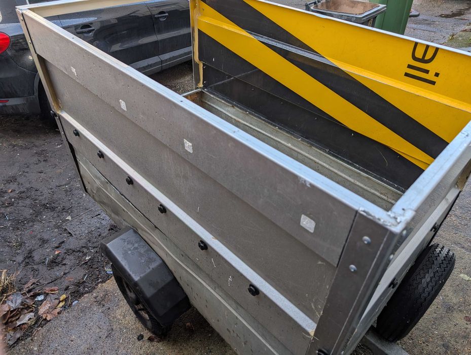 Atrelado de aluminio