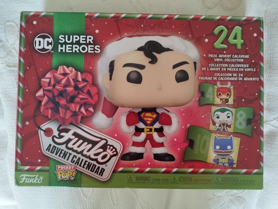 conjunto de 24 super-heróis Funko Pop.  Banda desenhada da DC