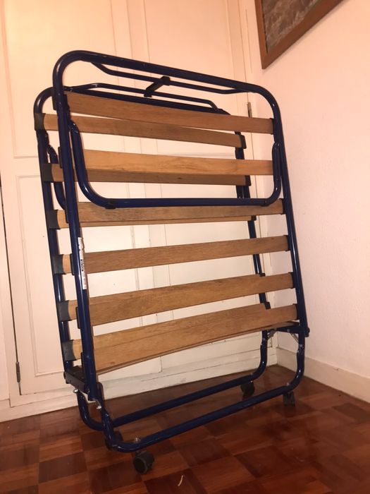Divã Ikea com colchão
