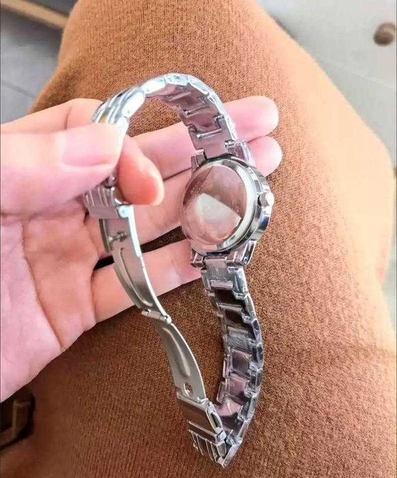 Zegarki damskie – połączenie elegancji i funkcjonalności