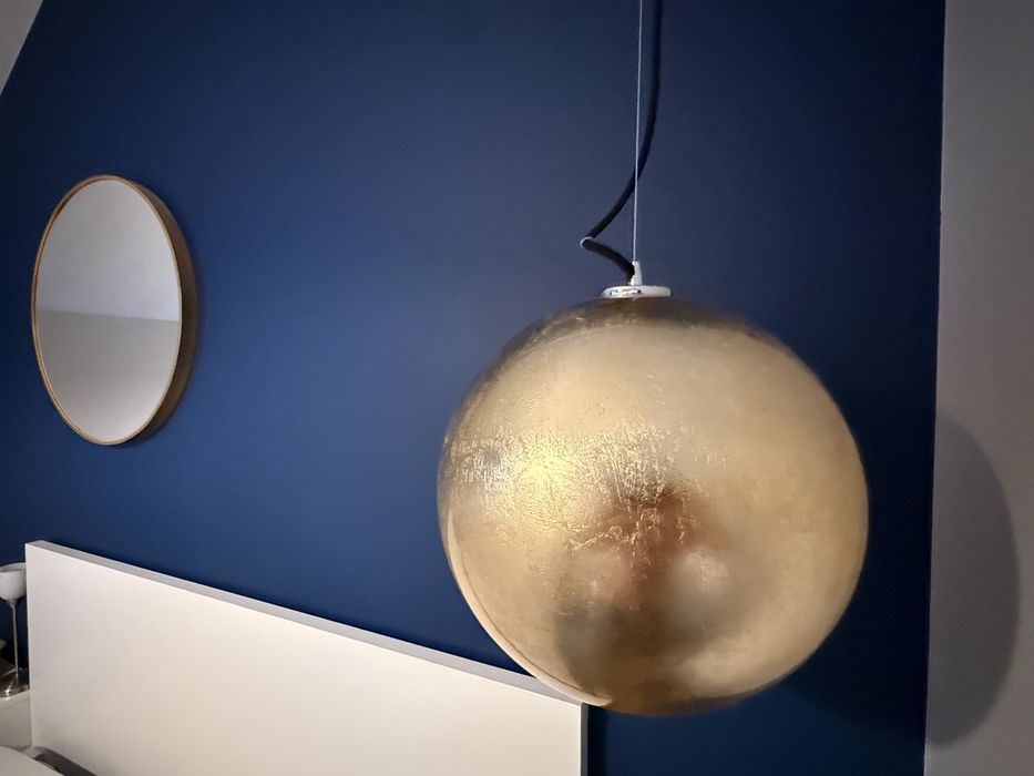 Sprzedam lampę wiszącą złota kula
