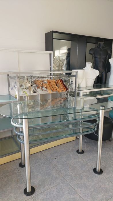 Campanha Stocks Outlet - Mobiliário, Estantes, vitrines, balcões