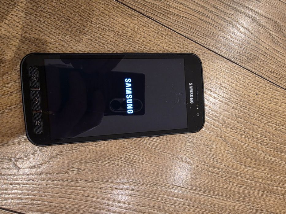 Samsung Galaxy xcover 4 + drugi xcover 4s + słuchawki bluetooth Panasonic