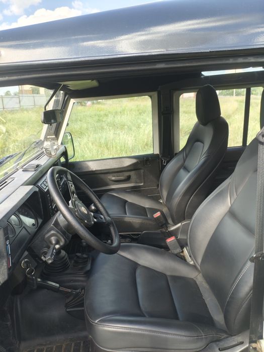 Land rover defender td5 2005 рік 9 місць