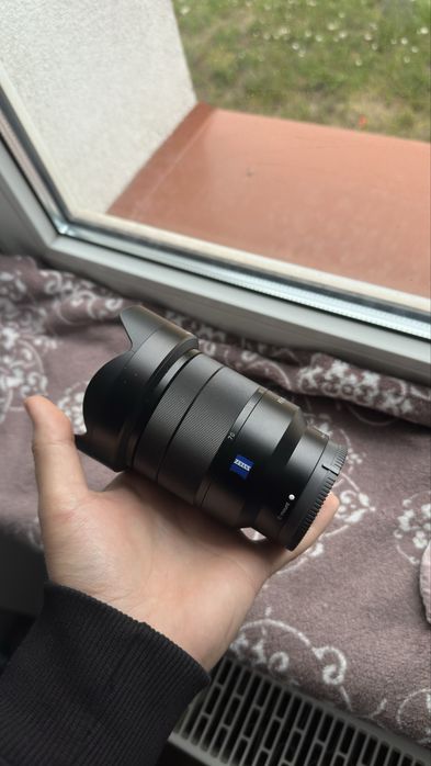 Sony Zeiss 24-70 F4 OSS *Sample*