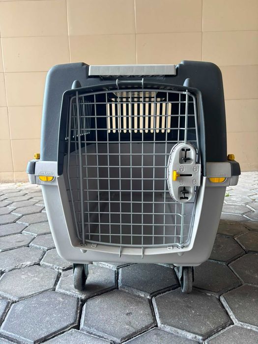 Caixa de transporte para animais com rodas