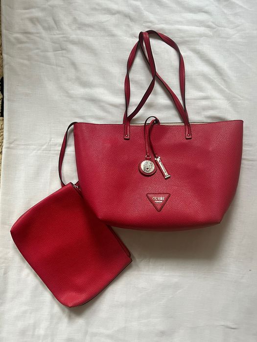 Torebka czerwona Guess shoperka plus pochette