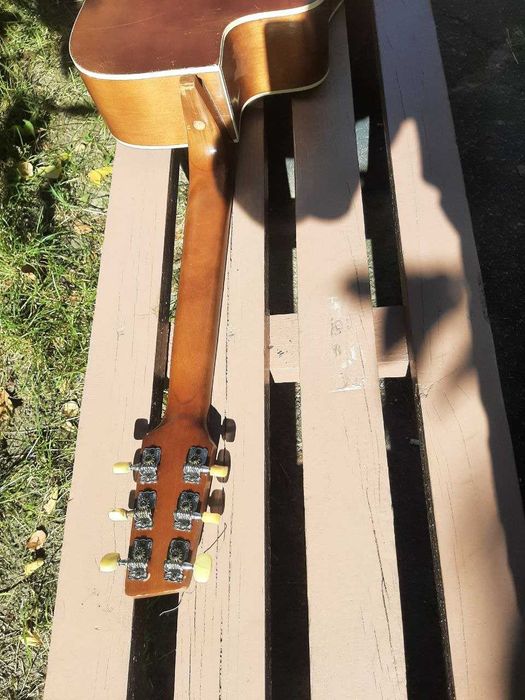 Гитара акустика шестиструнка