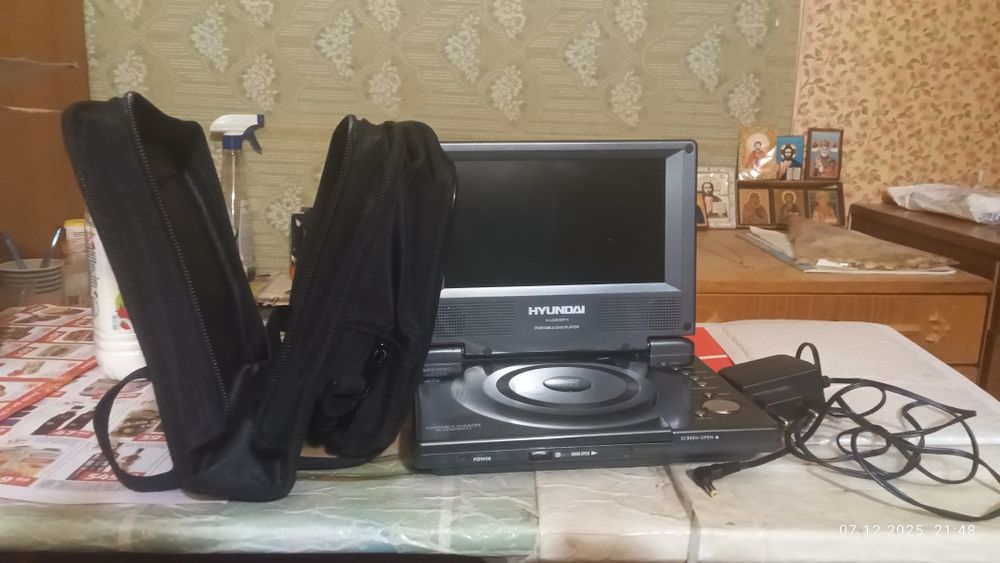 Продам портативный DVD hyundai