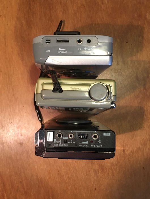 3 RÁDIOS - 2 com grav. de cassetes - Aiwa / Desun / Kaide