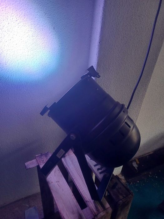 Par 64 Cameo (Adam Hall) 18 Leds x 3 W RGB  ref.CLP64TRI3WBS