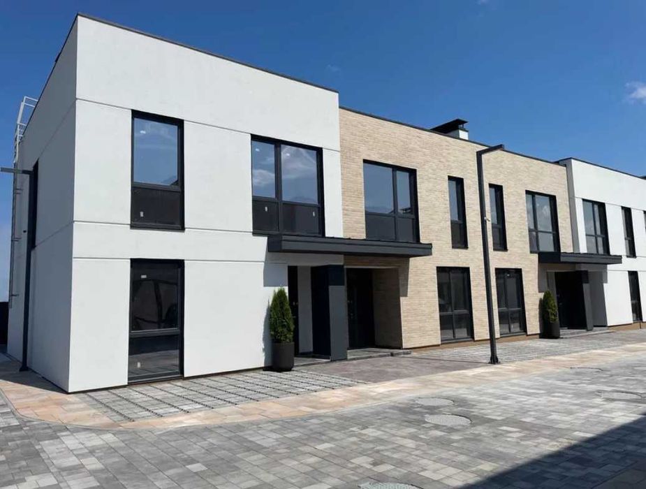 Продам з наповненням 4х к. таунхаус 104 кв.м. з власним підвалом.