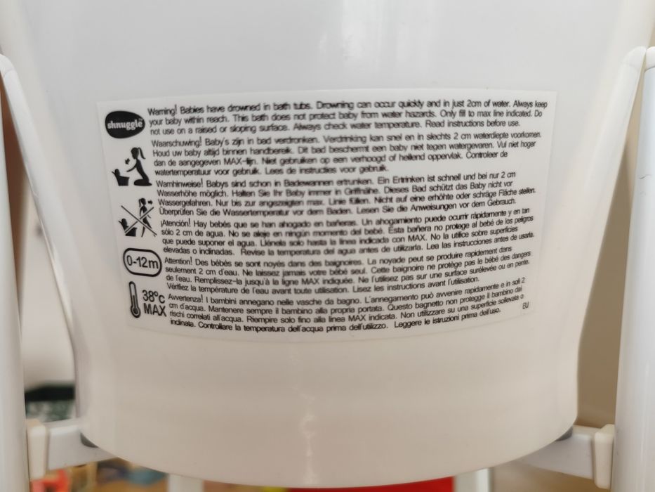 Banheira de bébé Shnuggle com suporte elegante