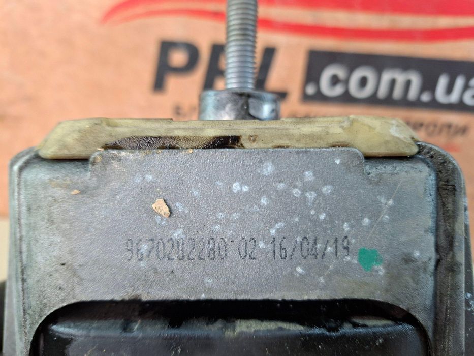 Peugeot 508 I 2010-2018 кронштейн опора подушка двигателя 9670282280