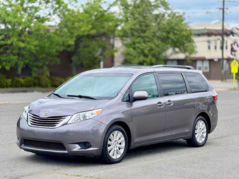 Toyota Sienna      2015
