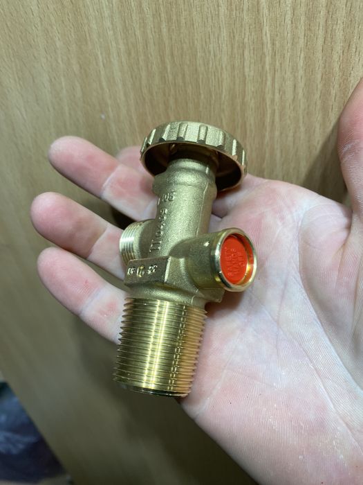 Вентиль кран газовий газ ПРОПАН Італія з клапаном газовый Италия