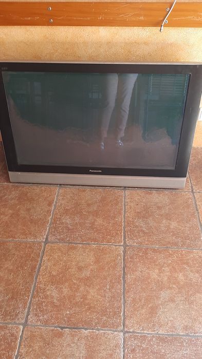Telvisor Panasonic  com 105 polgadas