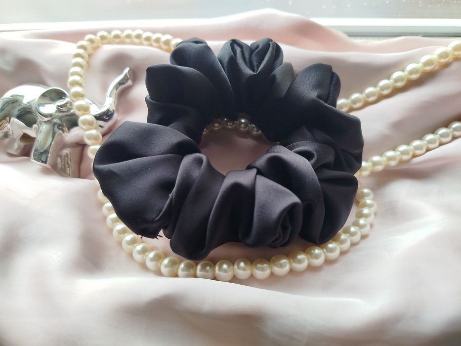 Gumka scrunchie satyna jedwabna Armani czarny