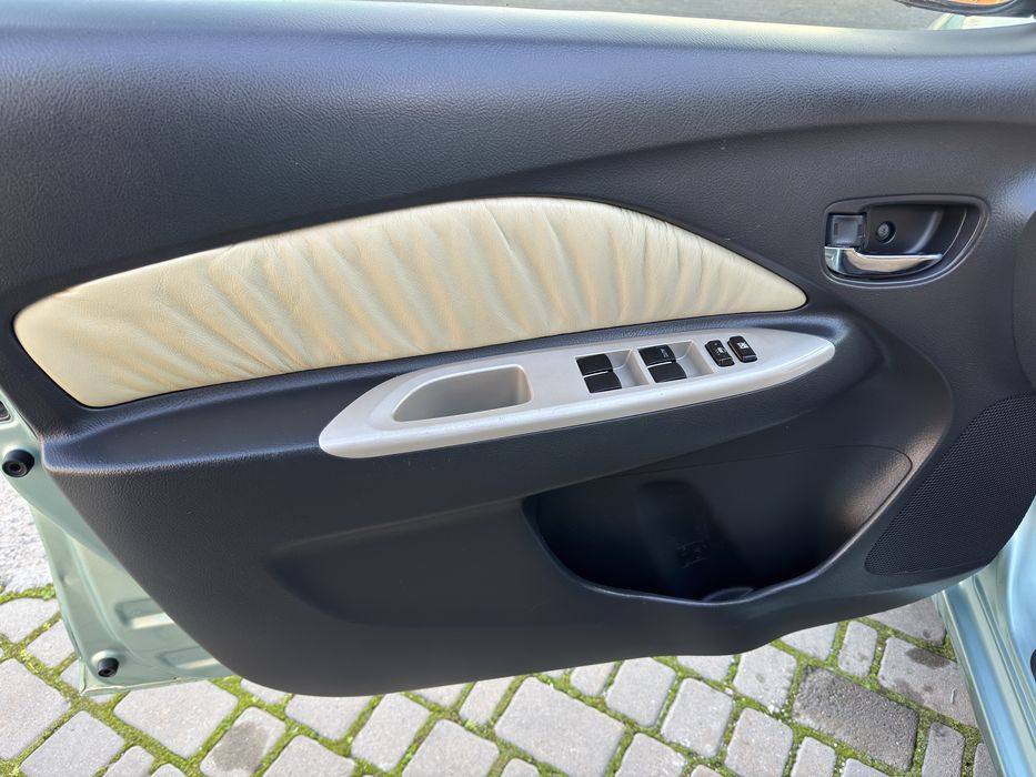 Продам Тоёту Ярис на автомате!