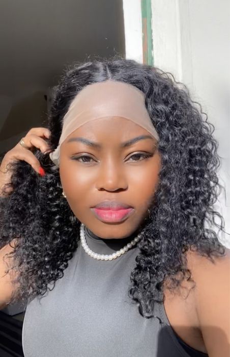 Peruca cacheada (de lace front T orelha a orelha)