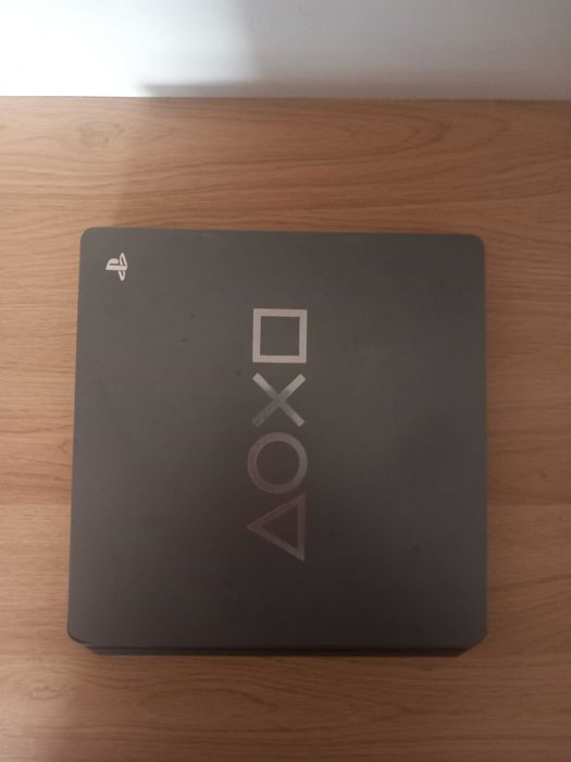 Playstation 4 Days of play / cinzenta