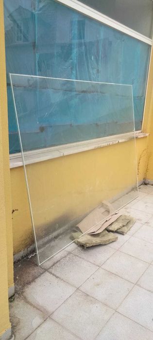 Doa-se Portas em alumínio e vidros para montras várias medidas